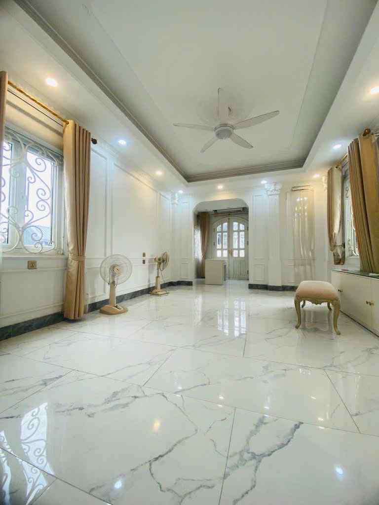 BÁN NHÀ HOÀNG HOA THÁM 41m2 x 7 tầng TẶNG NỘI THẤT TIỀN TỶ