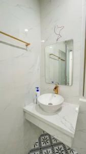 Nhà Mới Xây Quận 7 – Thiết Kế Hiện Đại, Dọn Vào Ở Ngay