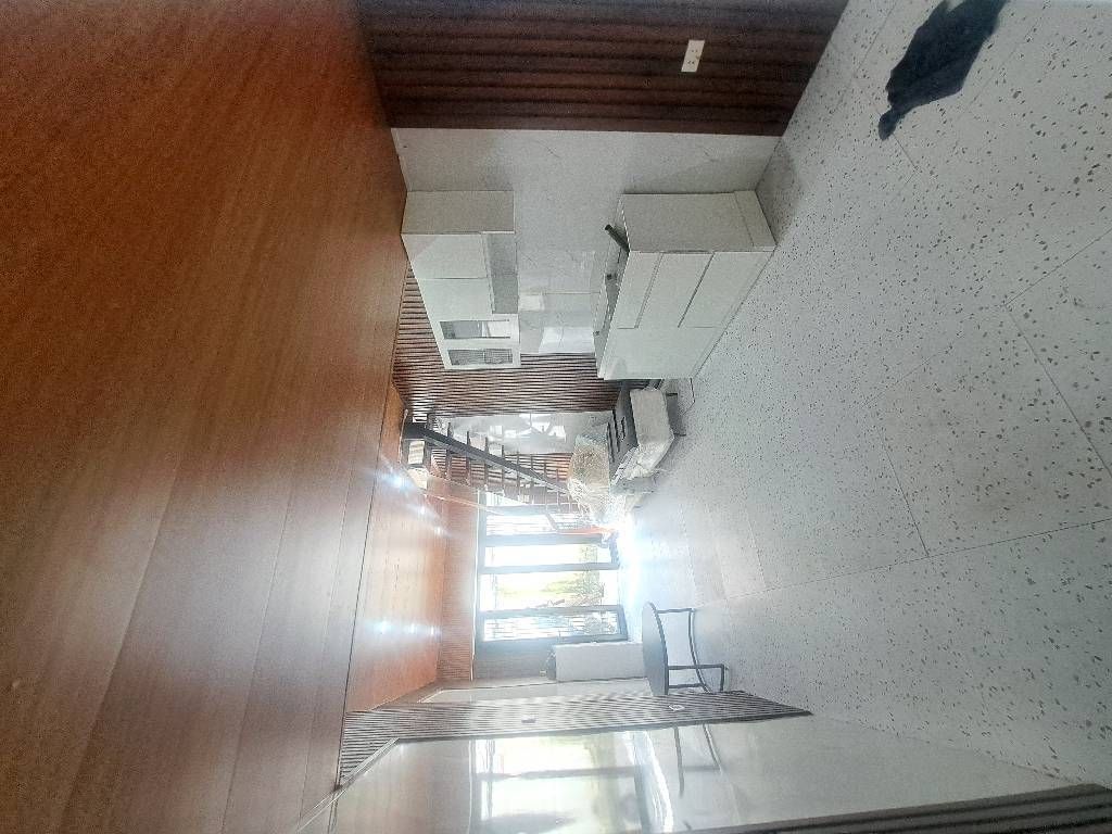 Nhà phố Tân Mai, nội thất mới, vào ở ngay. 10m ra đường oto tránh