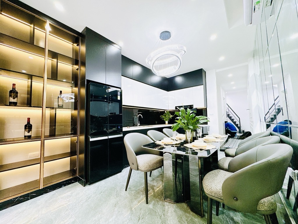 BÁN GẤP NHÀ ĐẠI LỘ THĂNG LONG