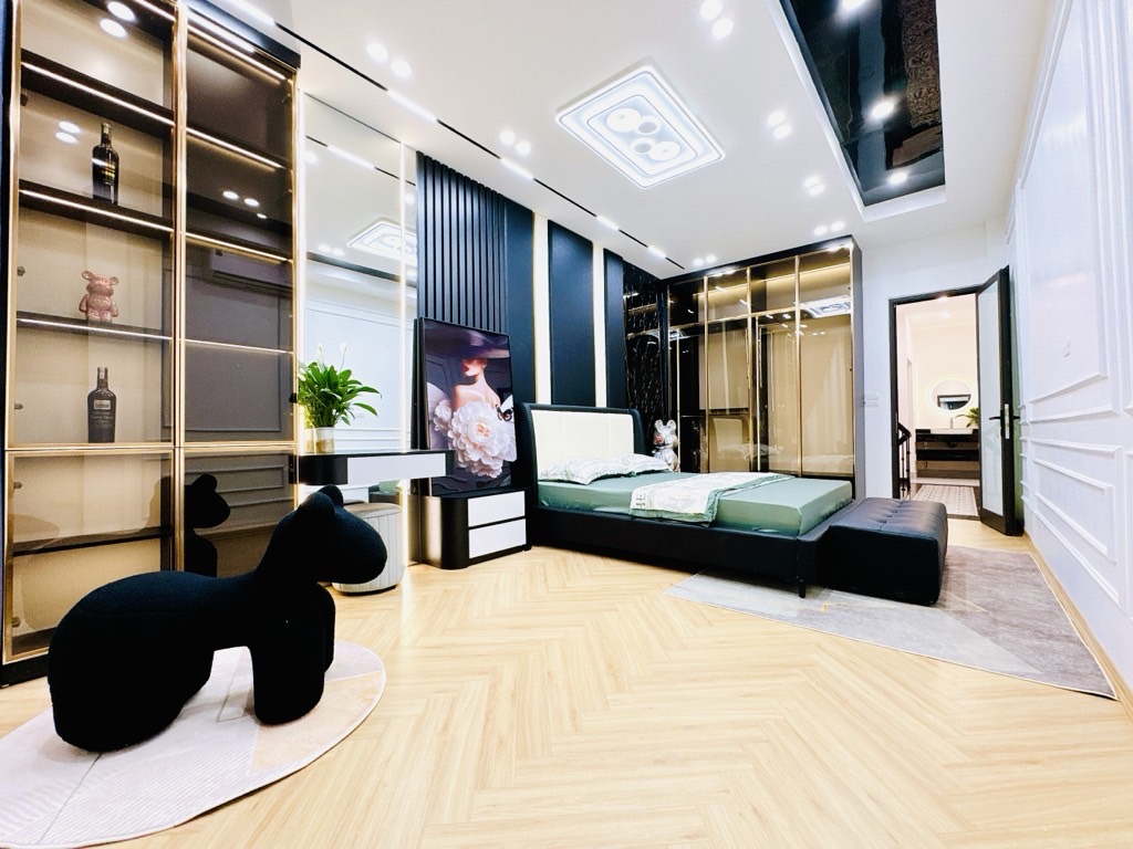 BÁN GẤP NHÀ ĐẠI LỘ THĂNG LONG