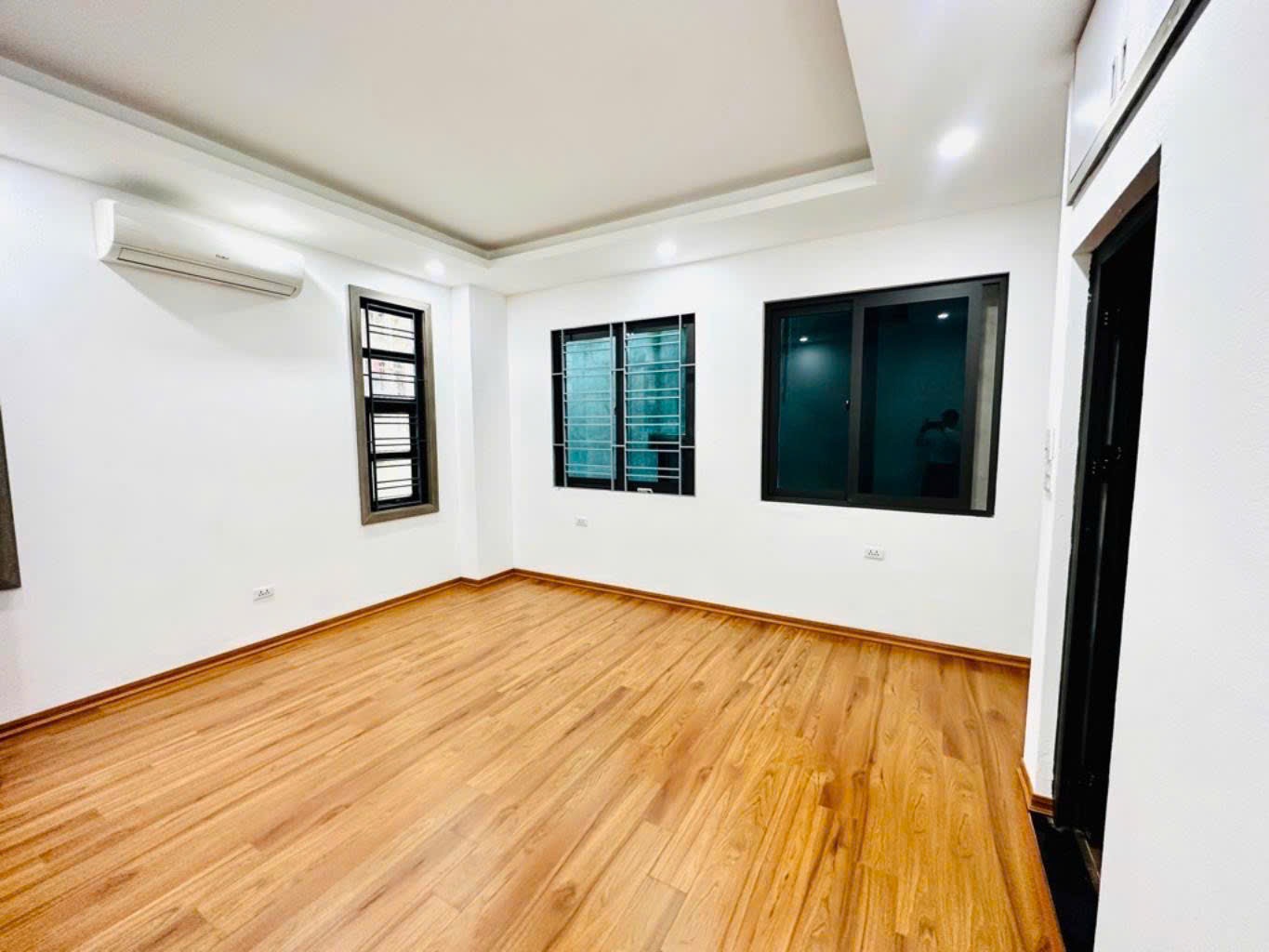 BÁN GẤP NHÀ TRUNG TÂM TÂY HỒ