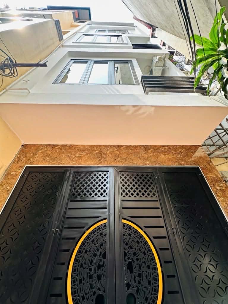 NHÀ ĐẸP NÉT KEENG - trung tâm CẦU GIẤY -  32m2x5 tầng - CHỈ HƠN 8TY KÉO VALI Ở LUÔN !!