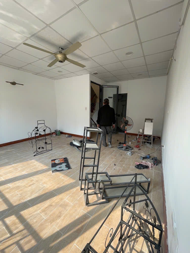 Nhà hiếm Phố Lụa làng Vạn Phúc, mặt đường ô tô 35m2 9 tỷ 8, sổ đỏ cất két