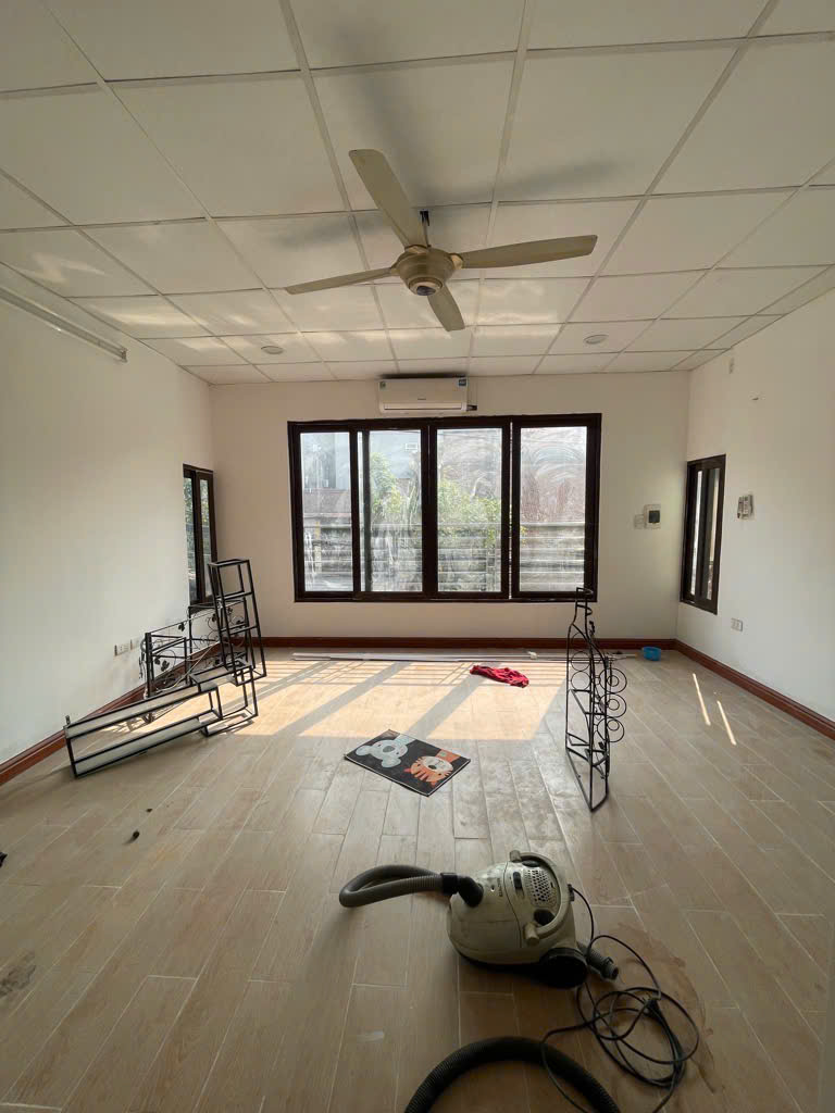 Nhà hiếm Phố Lụa làng Vạn Phúc, mặt đường ô tô 35m2 9 tỷ 8, sổ đỏ cất két