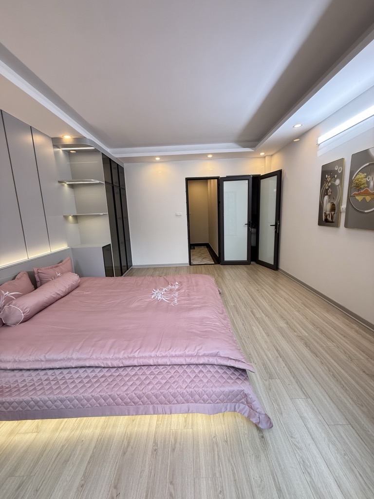 NHÀ ĐẸP GIẢI PHÓNG, THANG MÁY, 6 TẦNG, 32 M2, NHỈNH 8 TỶ