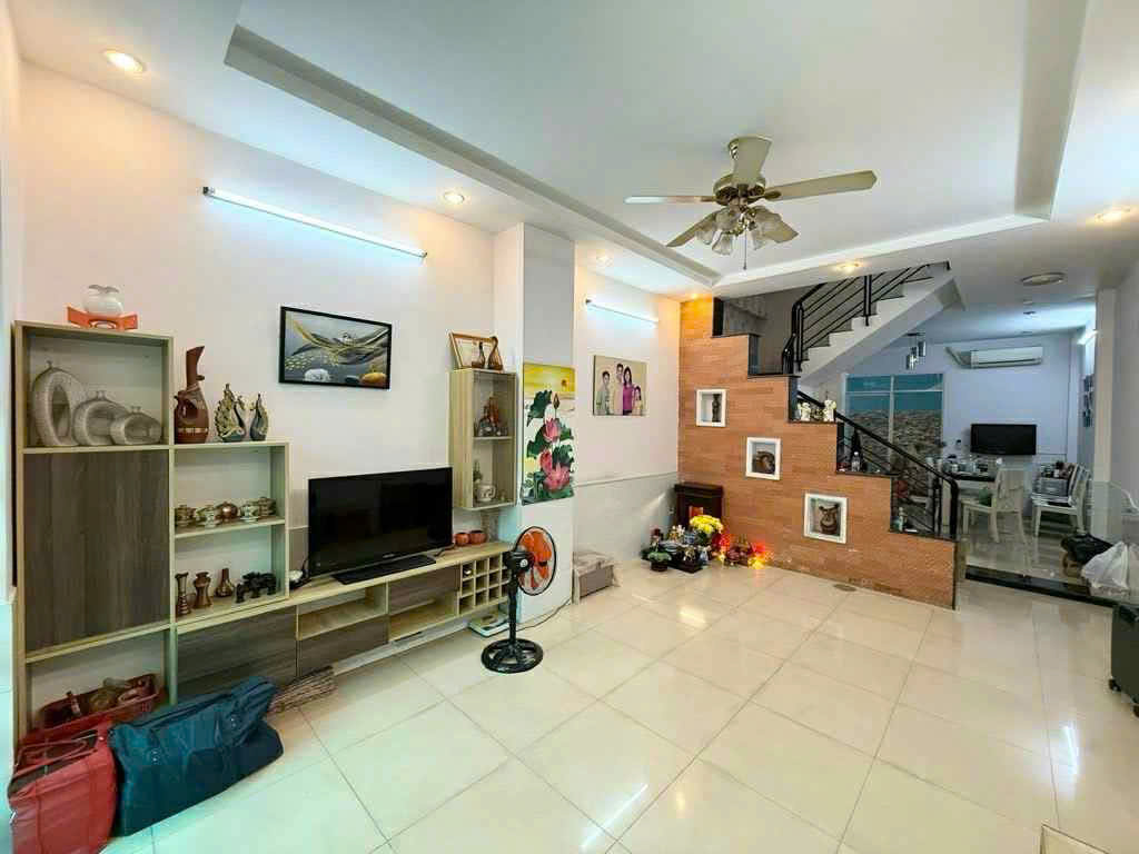 NHÀ ĐẸP HẼM XE HƠI- CHỦ XÂY TÂM HUYẾT