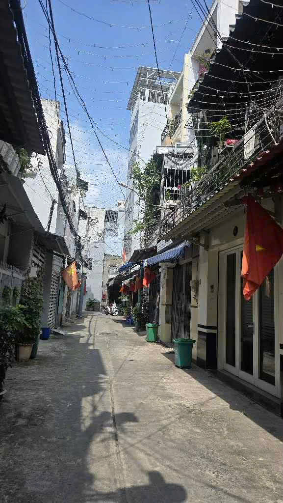 NHÀ ĐẸP HẼM XE HƠI- CHỦ XÂY TÂM HUYẾT