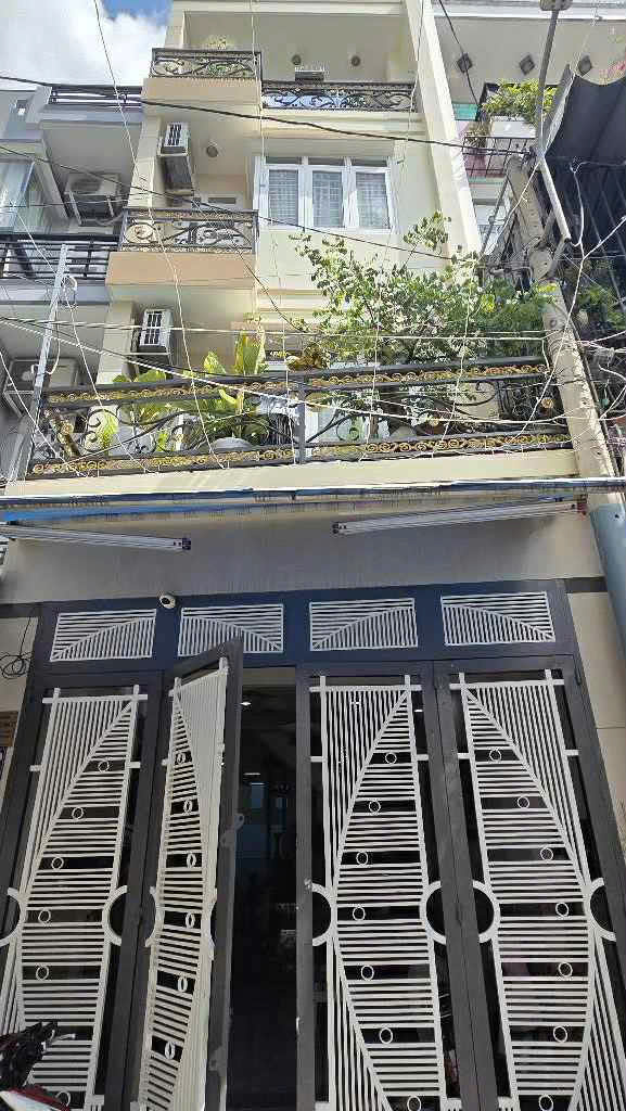 NHÀ ĐẸP HẼM XE HƠI- CHỦ XÂY TÂM HUYẾT