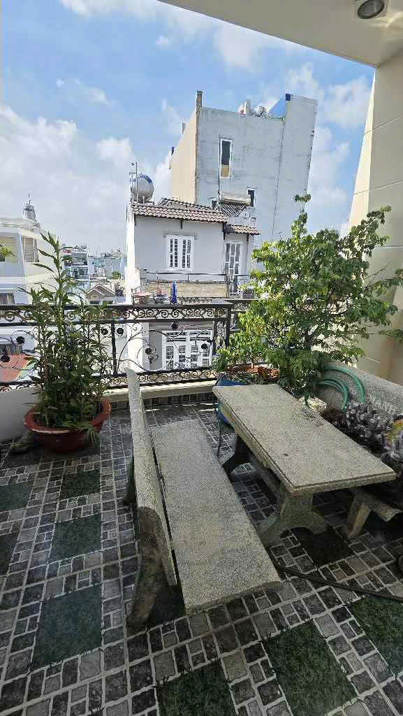 NHÀ ĐẸP HẼM XE HƠI- CHỦ XÂY TÂM HUYẾT