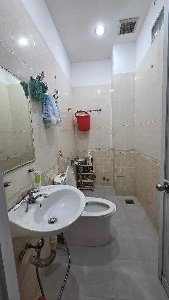 NHÀ ĐẸP HẼM XE HƠI- CHỦ XÂY TÂM HUYẾT