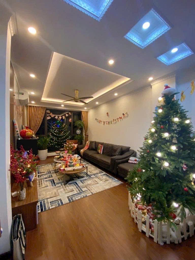 Căn nhà nằm vị trí trung tâm phố Bồ Đề gần bệnh viện tâm anh thông phố Hồng Tiến