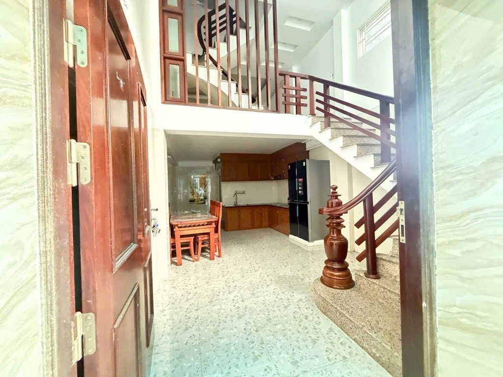 PHỐ GIANG BIÊN, VIỆT HƯNG NHÀ 4 TẦNG FULL NỘI THẤT, MT 4M, ĐT 30 M, Ô TÔ CÁCH NHÀ 15 M GIÁ 6,4 TỈ