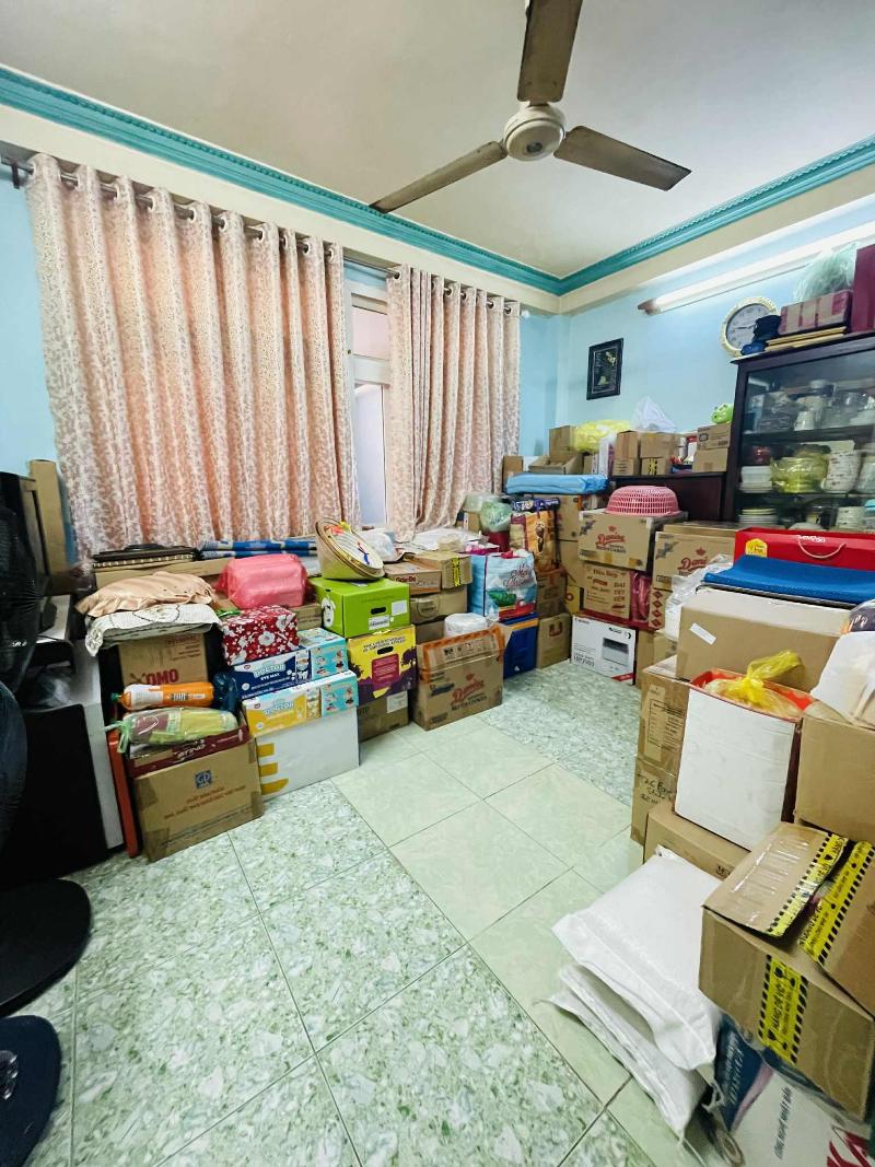 Bình Tân :  Bán gấp nhà 4 tầng - dt 64m2 - mt - chính chủ đường Kinh dương vương -an lạc -Bình Tân - giáp quận 6, thuộc khu kinh doanh sầm uất giá chỉ nhỉnh 9 tỷ