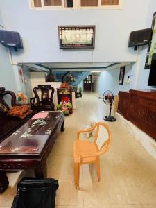 Bình Tân :  Bán gấp nhà 4 tầng - dt 64m2 - mt - chính chủ đường Kinh dương vương -an lạc -Bình Tân - giáp quận 6, thuộc khu kinh doanh sầm uất giá chỉ nhỉnh 9 tỷ