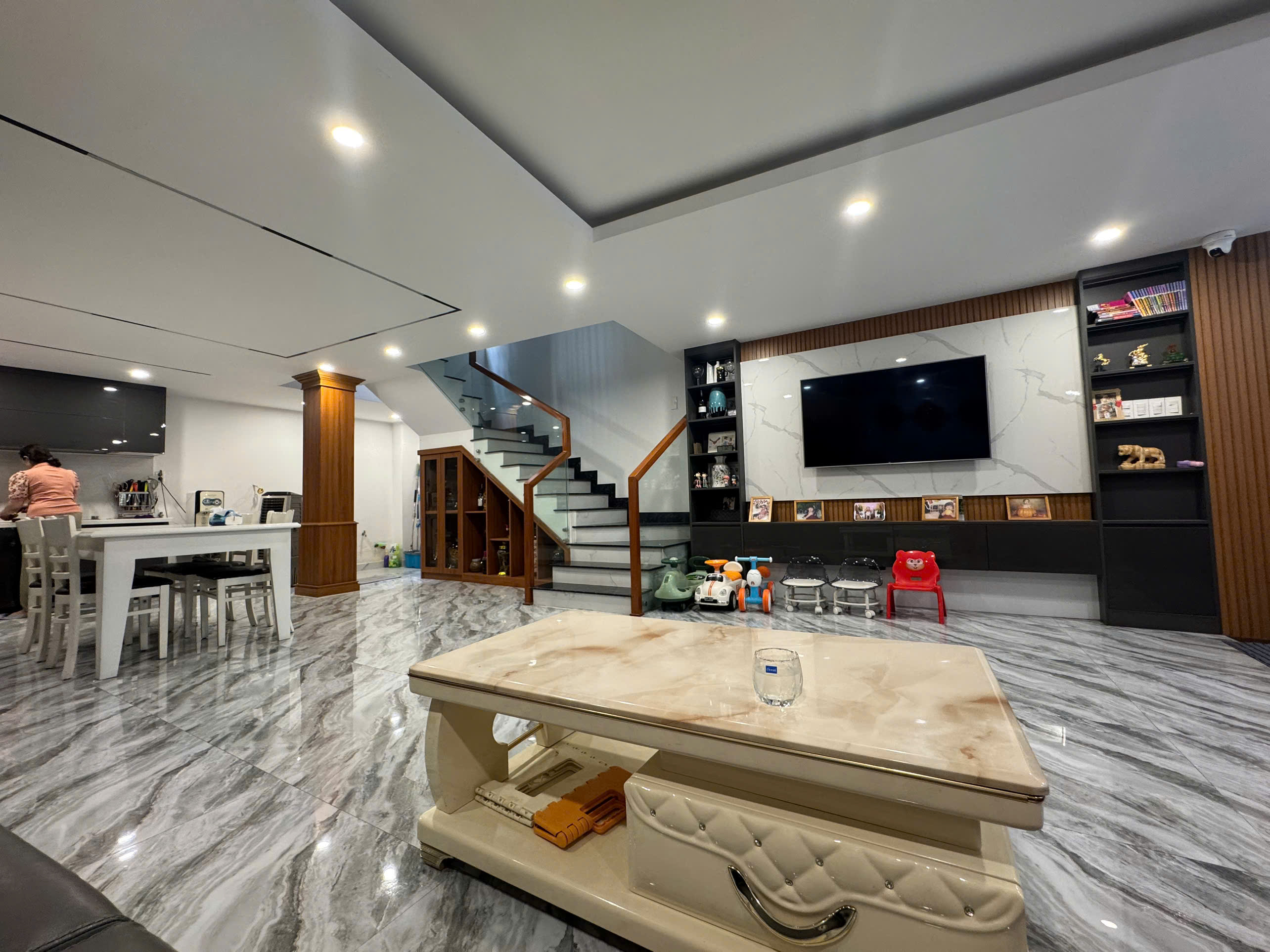 LÊ QUANG ĐỊNH - BÌNH THẠNH - XE HƠI VÀO NHÀ - 4.25x18m -NỞ HẬU 6.7M - CN 88M2 - 4 TẦNG - NHÀ MỚI ĐẸP