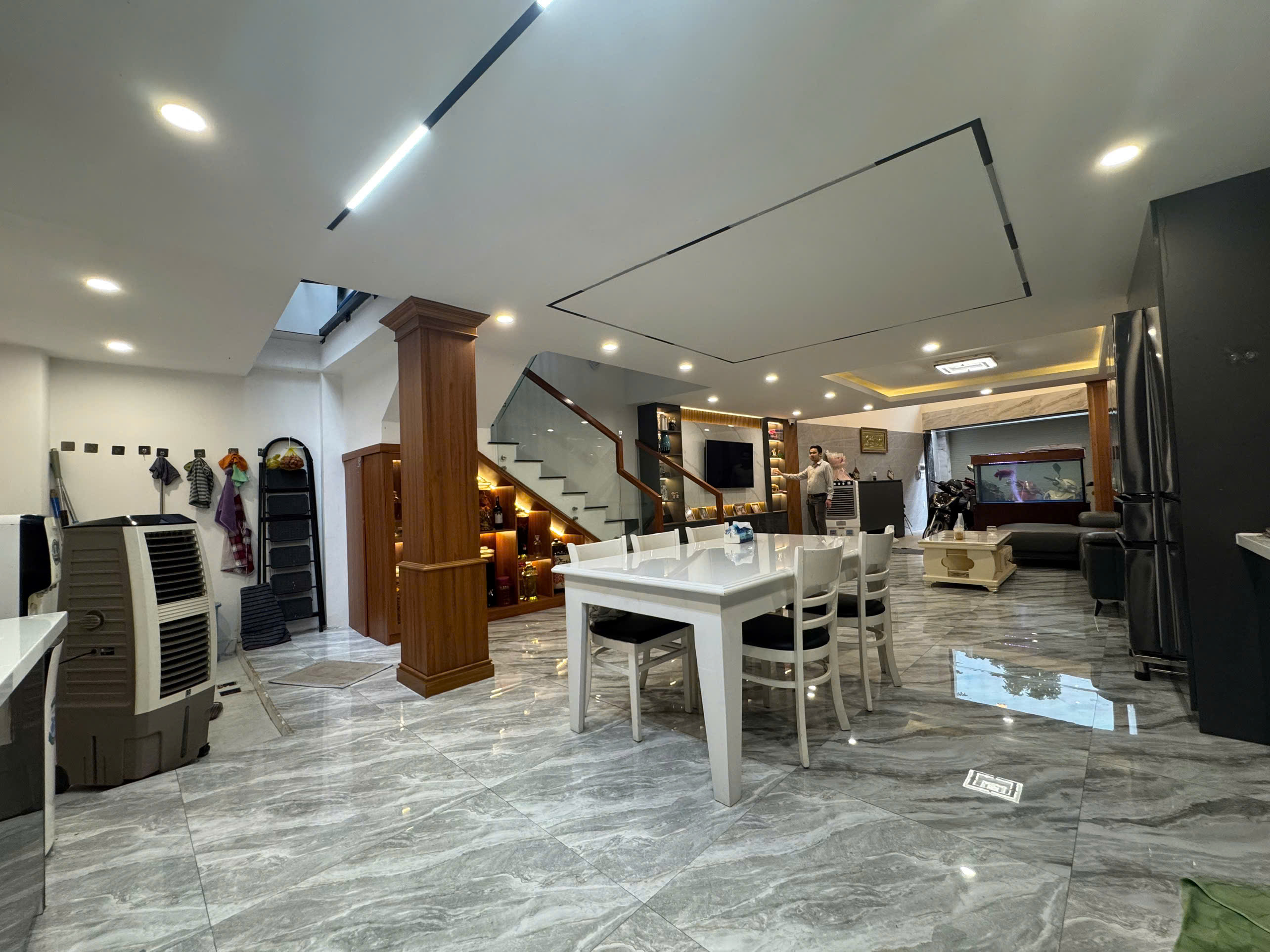 LÊ QUANG ĐỊNH - BÌNH THẠNH - XE HƠI VÀO NHÀ - 4.25x18m -NỞ HẬU 6.7M - CN 88M2 - 4 TẦNG - NHÀ MỚI ĐẸP