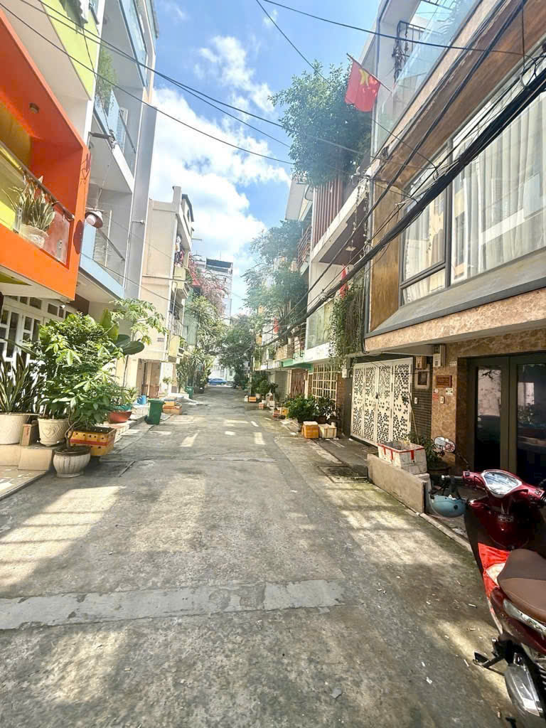 Hẻm Xe Tải Né Nhau Khu Bàn Cờ Có Vỉa Hè 2 Bên Ung Văn Khiêm ,P Thạnh Mỹ Tây ( P25 Cũ ) Sau Lưng Trường ĐH Hutech