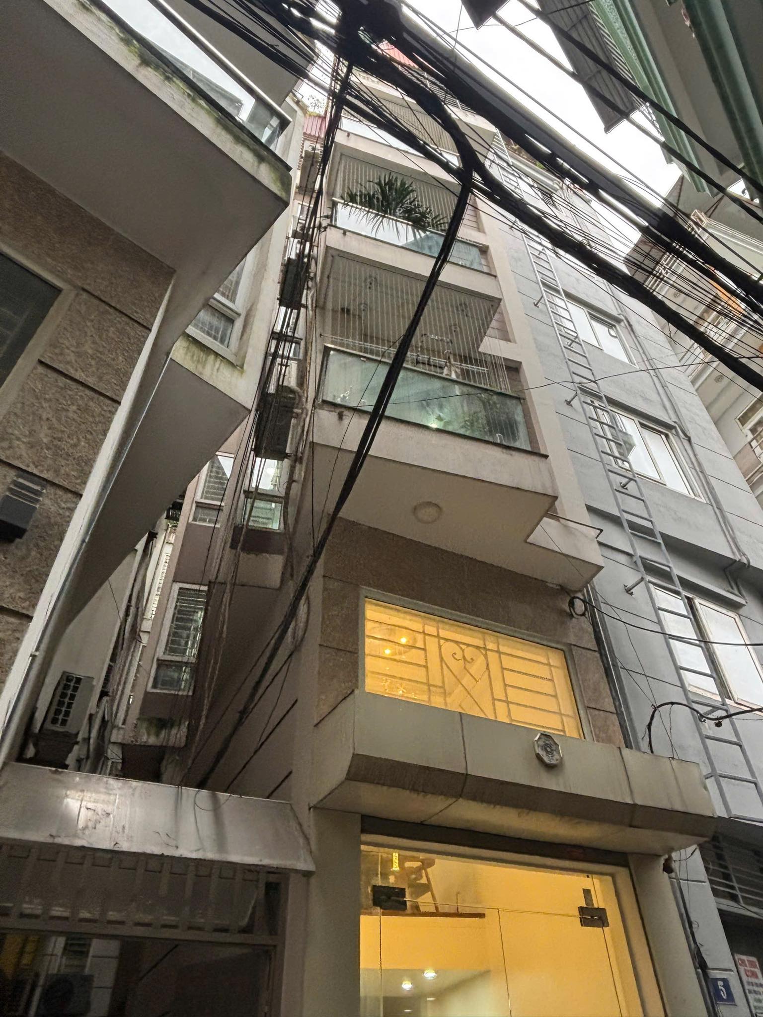 SIÊU PHẨM MẶT NGÕ KINH DOANH LÔ GÓC VF3 LÙI CỬA