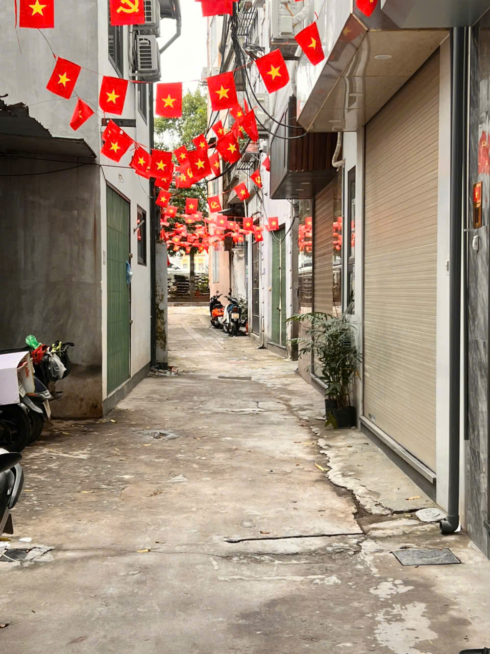 NHÀ ĐẸP MẶT TIỀN RỘNG PHỐ NGỌC THUỴ - LONG BIÊN