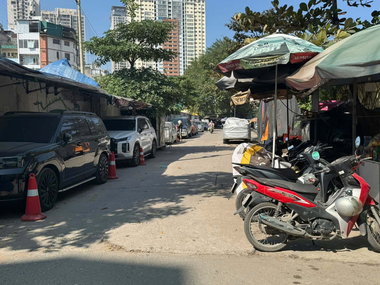 Bán nhà mặt đất vài bước ra phố nguyển hoàng