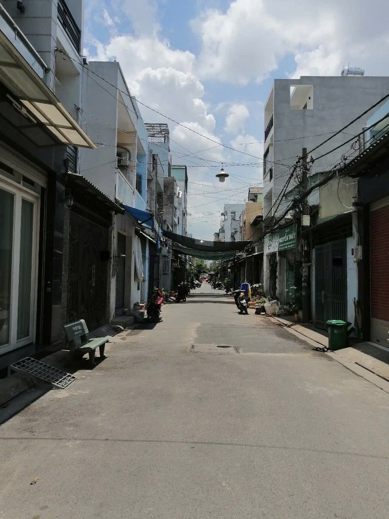 Nhà đẹp 1 sẹc hẻm xe hơi- sổ hồng riêng- hẻm xe hơi Bình Tân