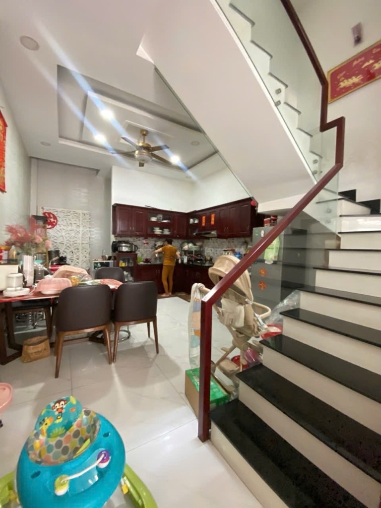 Nhà đẹp 1 sẹc hẻm xe hơi- sổ hồng riêng- hẻm xe hơi Bình Tân