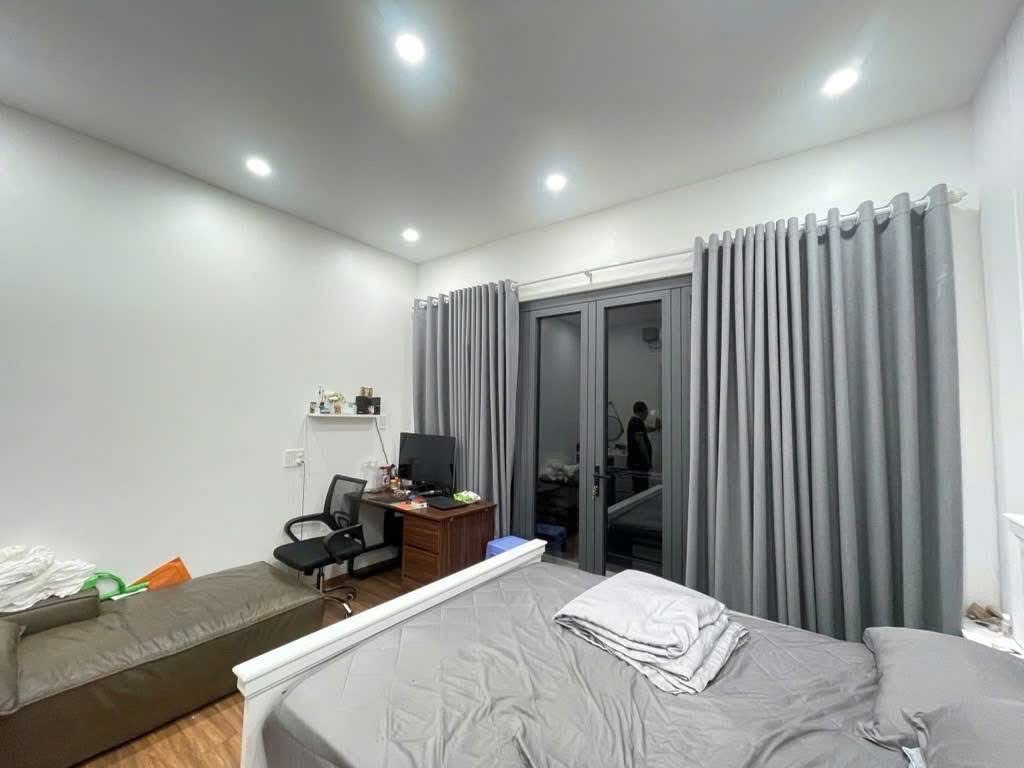 Nhà đẹp 3 tầng BTCT- gần mặt tiền TKTQ- vị trí đắc địa - tặng nội thất xịn xò- chỉ nhình 5 tỷ