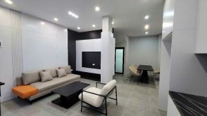 BÁN NHÀ HOT PHỐ NGUYỄN THỊ ĐỊNH