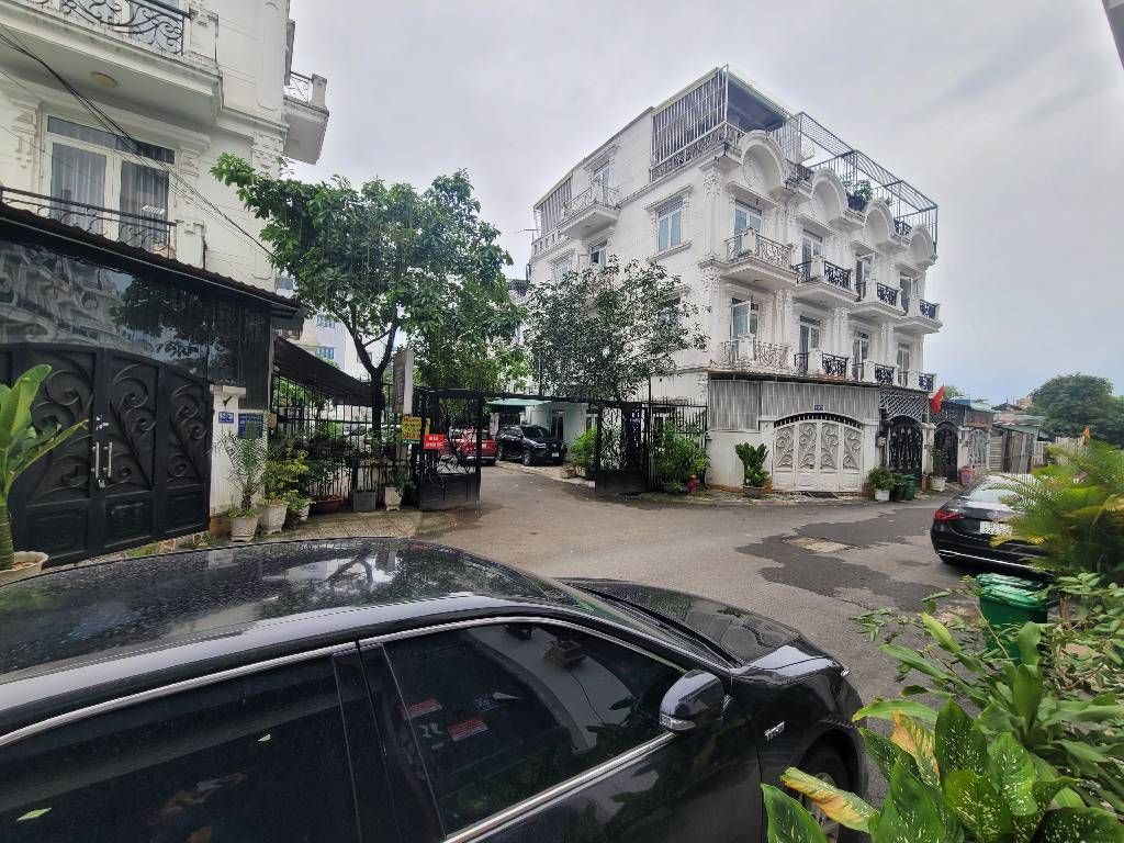 BÁN BIỆT THỰ LÔ GÓC - gầnTÔ NGỌC VÂN -QUẬN 12