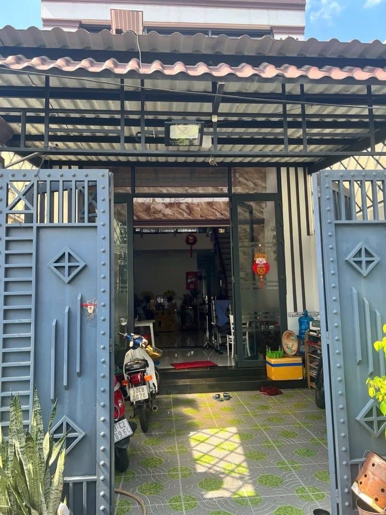 Nhà 1 lầu, 4.8x25m, SHR, hẻm xe hơi Lê Văn Lương