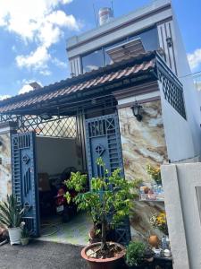 Nhà 1 lầu, 4.8x25m, SHR, hẻm xe hơi Lê Văn Lương