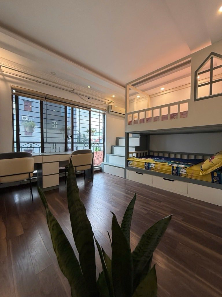 THẠCH BÀN -LONG BIÊN- Ô TÔ ĐỖ CỬA- 5 TẦNG - NHỈNH 7 TỶ