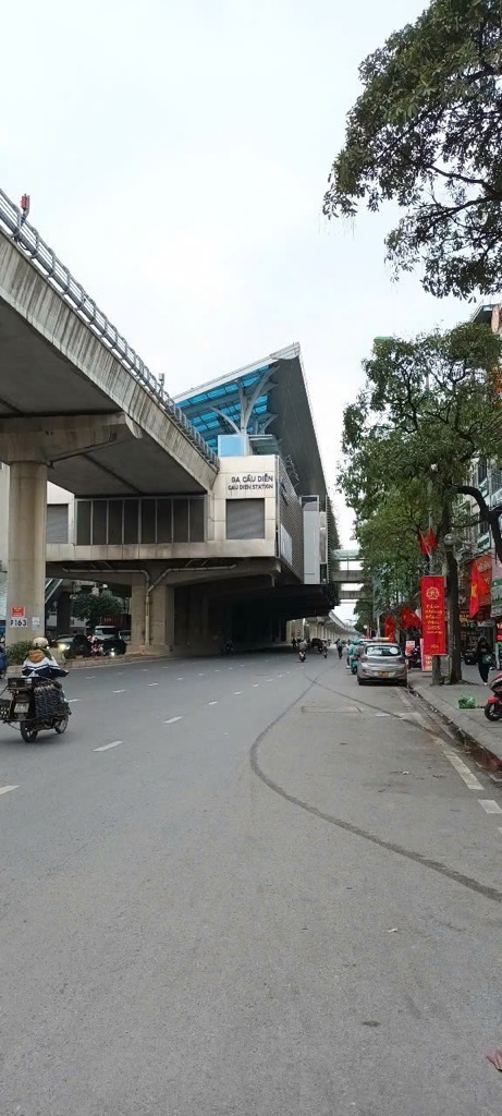 Bán nhà tại khu vực Cầu Giấy - diện tích 40m2 - 5m mặt tiền