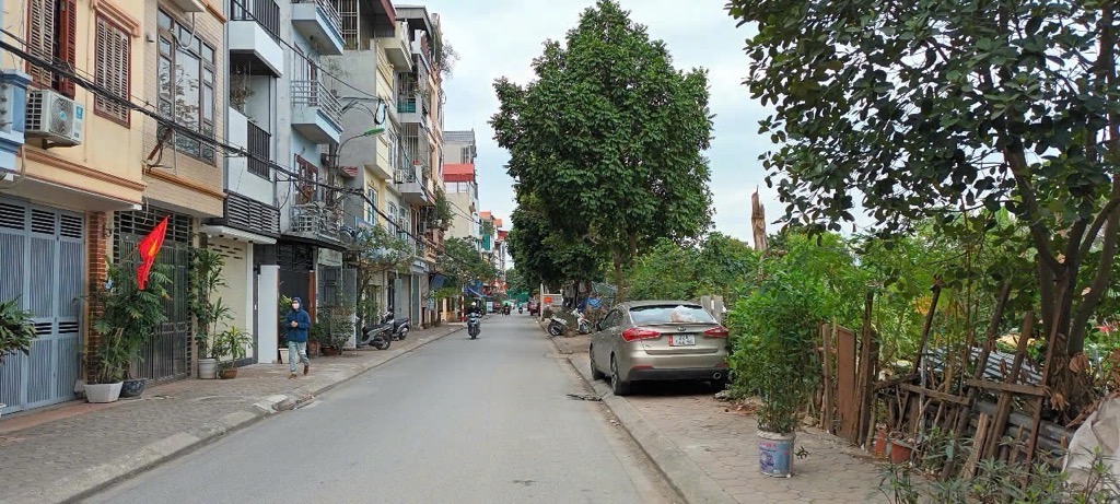 Bán nhà tại khu vực Cầu Giấy - diện tích 40m2 - 5m mặt tiền