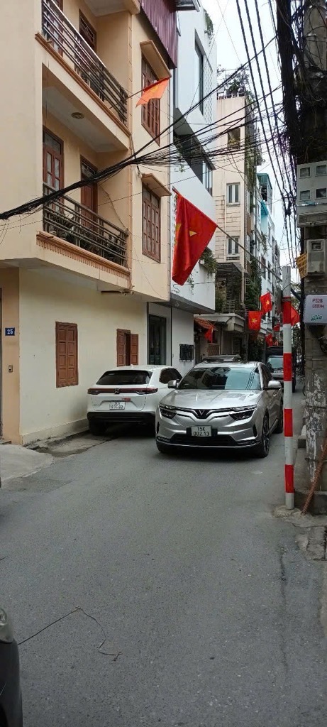 Bán nhà tại khu vực Cầu Giấy - diện tích 40m2 - 5m mặt tiền