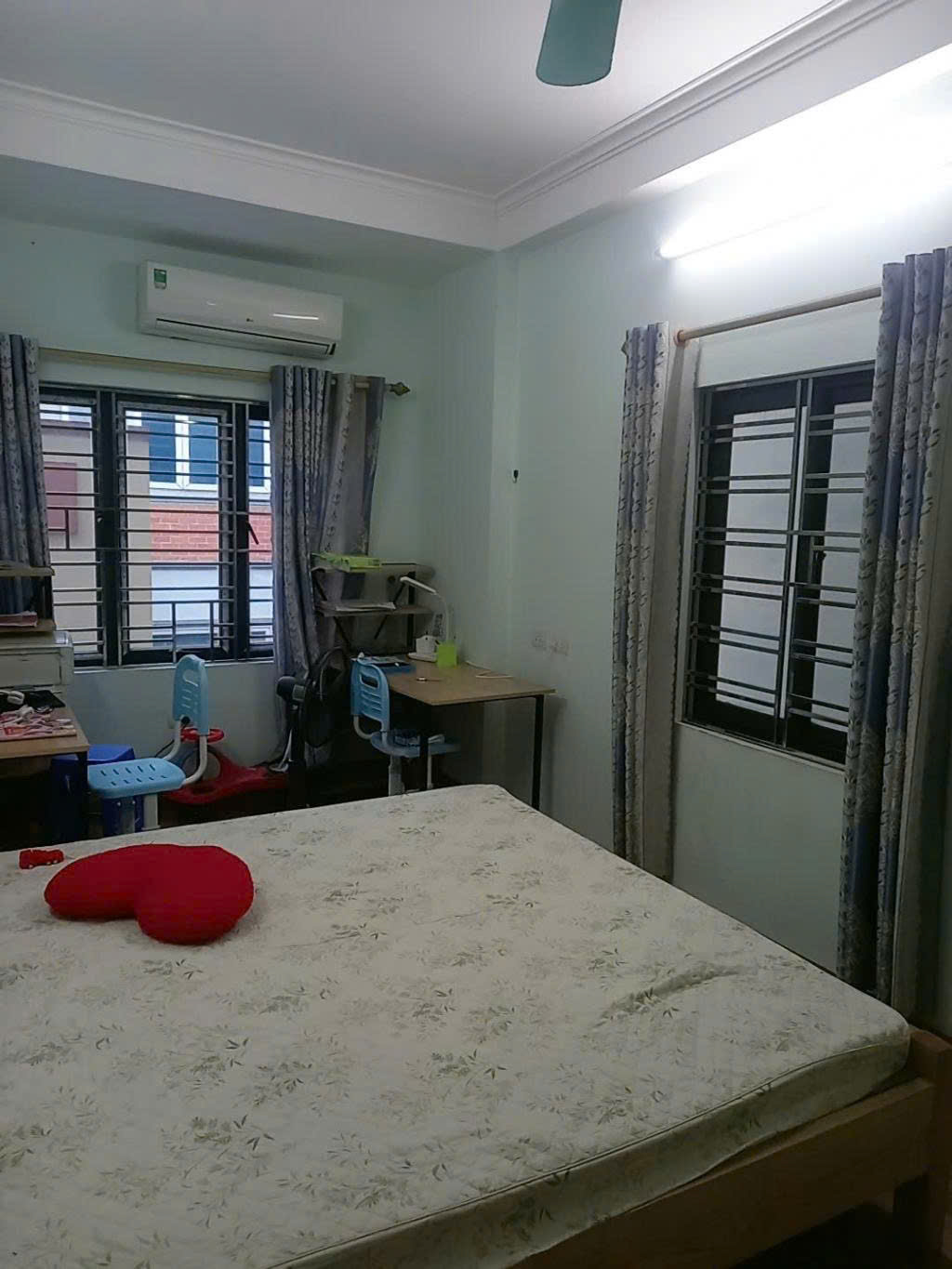 NGÕ THÔNG- KINH DOANH TỐT - NHÀ DÂN XÂY - CÓ Ô CHỜ THANG MÁY- LÔ GÓC CỤC ĐẸP