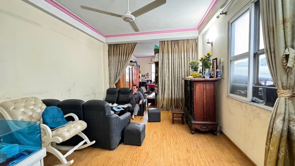 Bán nhà Nguyễn Văn Linh, Oto đõ cửa,114m2,6.5ty