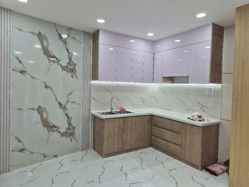 Nhà mới xây, nội thất đầy đủ