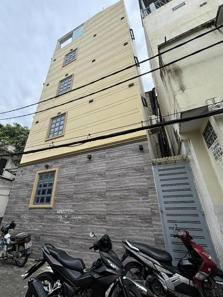 QUẬN 1 - LÔ GÓC KHU VIP 5 TẦNG - PHỐ ẨM THỰC - DÂN TRÍ CAO - NHÀ ĐẸP XÁCH VALY VÀO Ở NGAY.