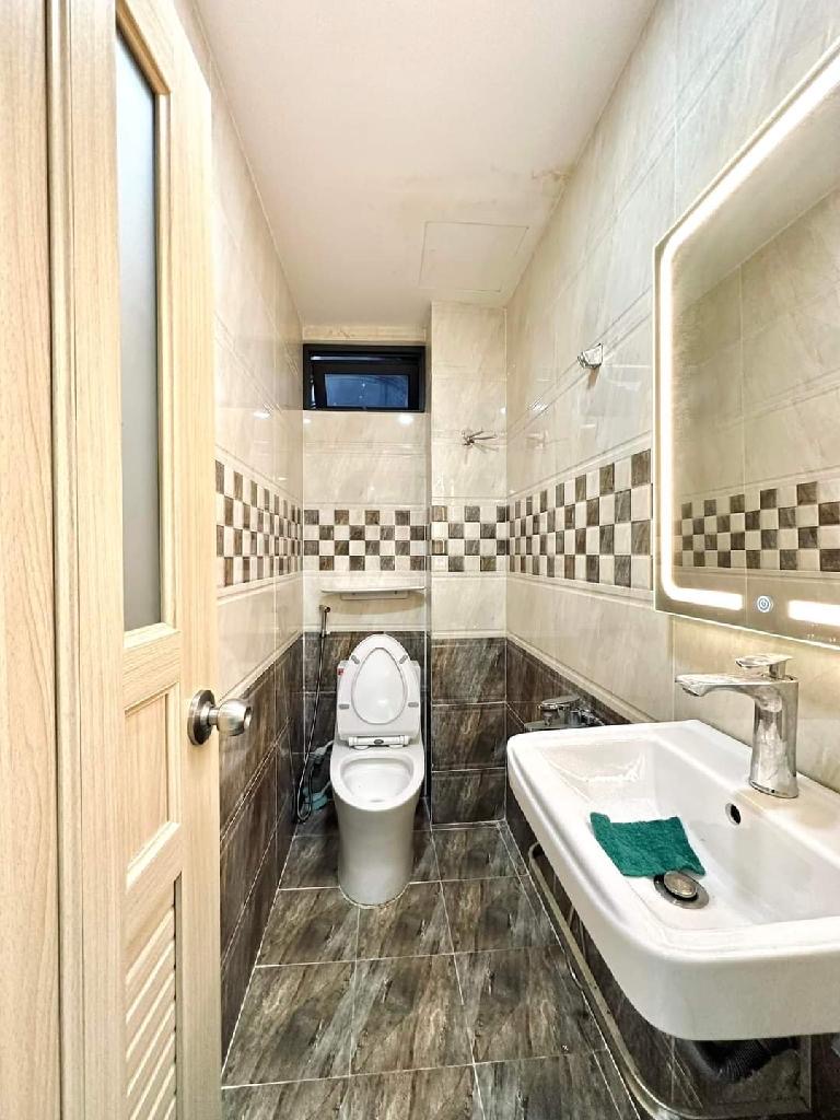 QUẬN 1 - LÔ GÓC KHU VIP 5 TẦNG - PHỐ ẨM THỰC - DÂN TRÍ CAO - NHÀ ĐẸP XÁCH VALY VÀO Ở NGAY.