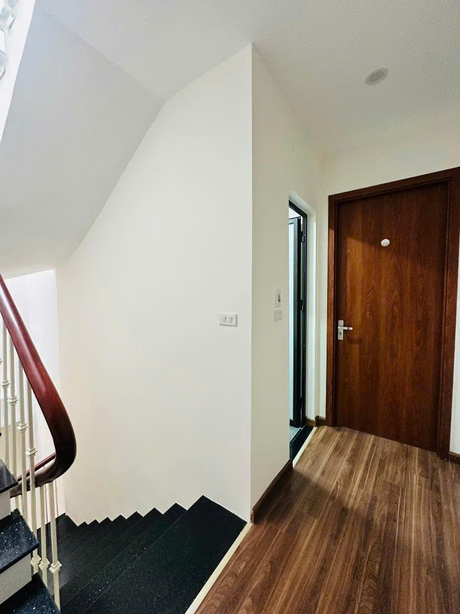 Phân lô Đền Lừ-6 Tầng thang máy-Oto đỗ cửA-40M-10 Tỷ