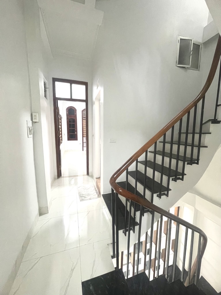 Bán nhà Xuân Thuỷ- lô góc- 3 mặt thoáng