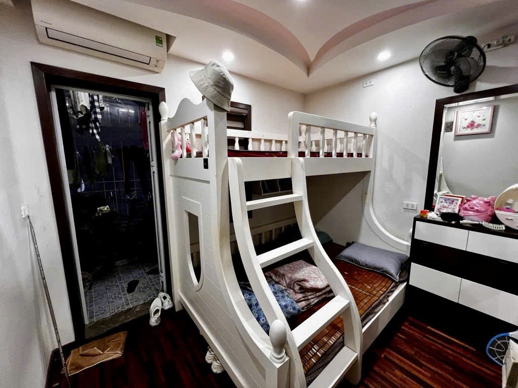 CẦN B@N GẤP CĂN HỘ TÔN ĐỨC THẮNG --  2 THOÁNG -- Ô TÔ DỖ CHÂN CẦU THANG - NHÀ FULL NỘI THẤT