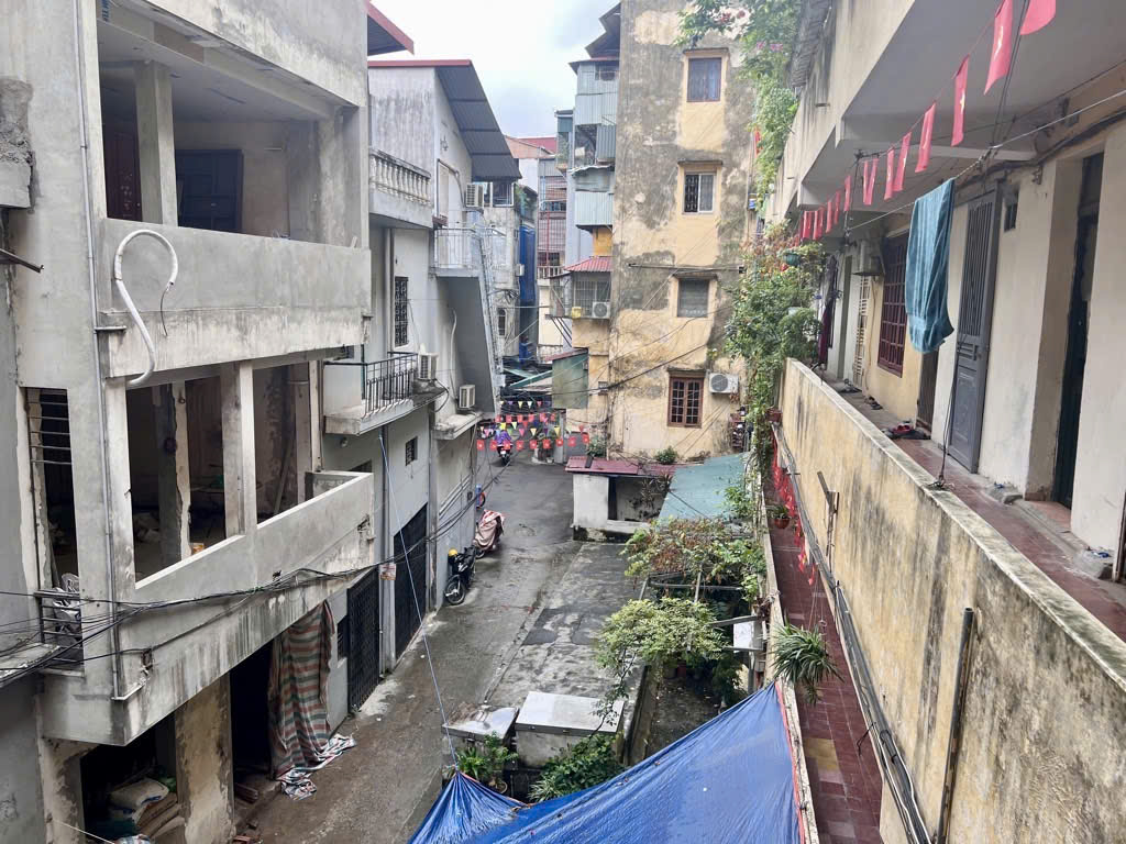 CẦN B@N GẤP CĂN HỘ TÔN ĐỨC THẮNG --  2 THOÁNG -- Ô TÔ DỖ CHÂN CẦU THANG - NHÀ FULL NỘI THẤT