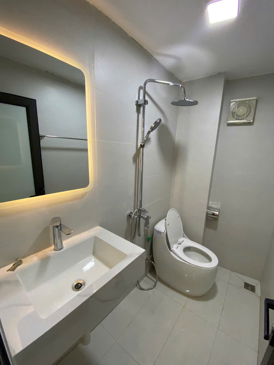 NHÀ DÂN XÂY, NỘI THẤT HIỆN ĐẠI, THOÁNG SÁNG