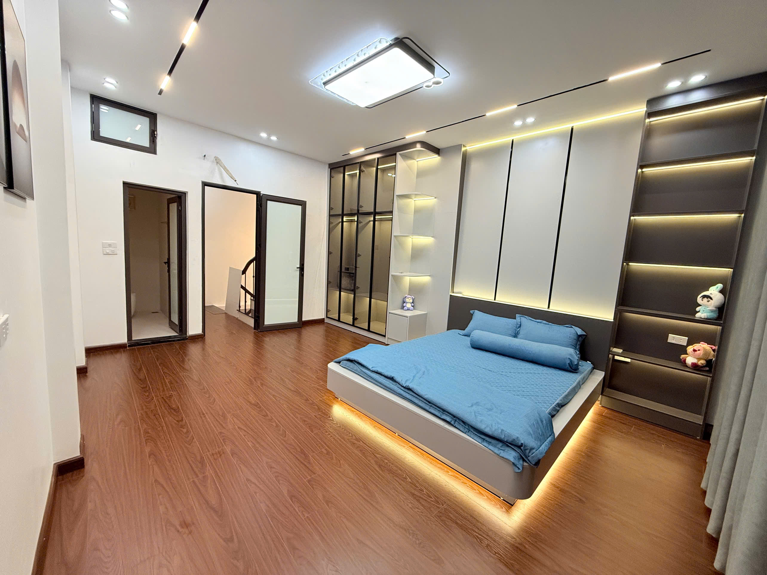 NHÀ DÂN XÂY, NỘI THẤT HIỆN ĐẠI, THOÁNG SÁNG