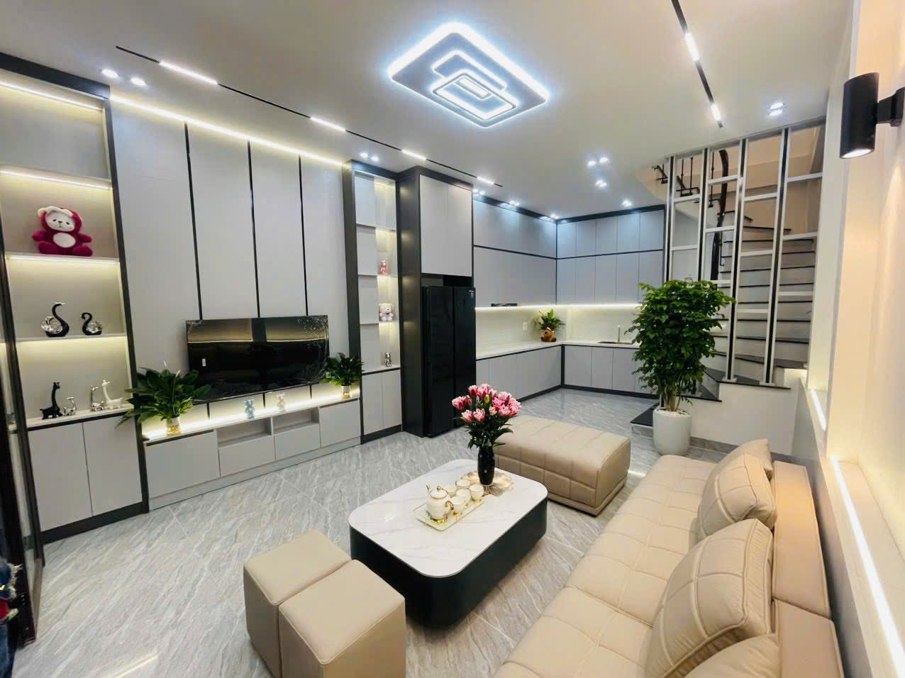 NHÀ DÂN XÂY, NỘI THẤT HIỆN ĐẠI, THOÁNG SÁNG