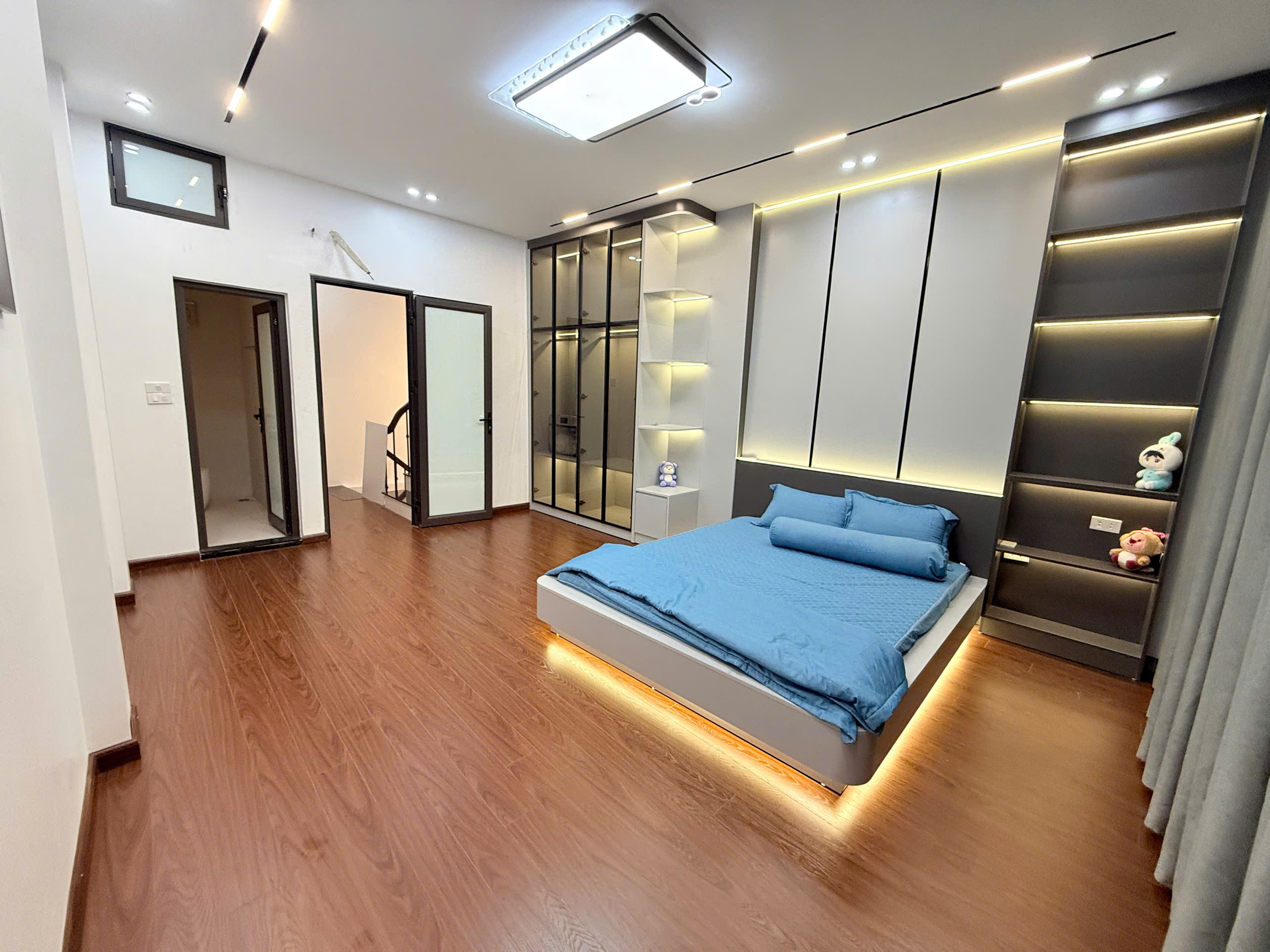 NHÀ DÂN XÂY, NỘI THẤT HIỆN ĐẠI, THOÁNG SÁNG