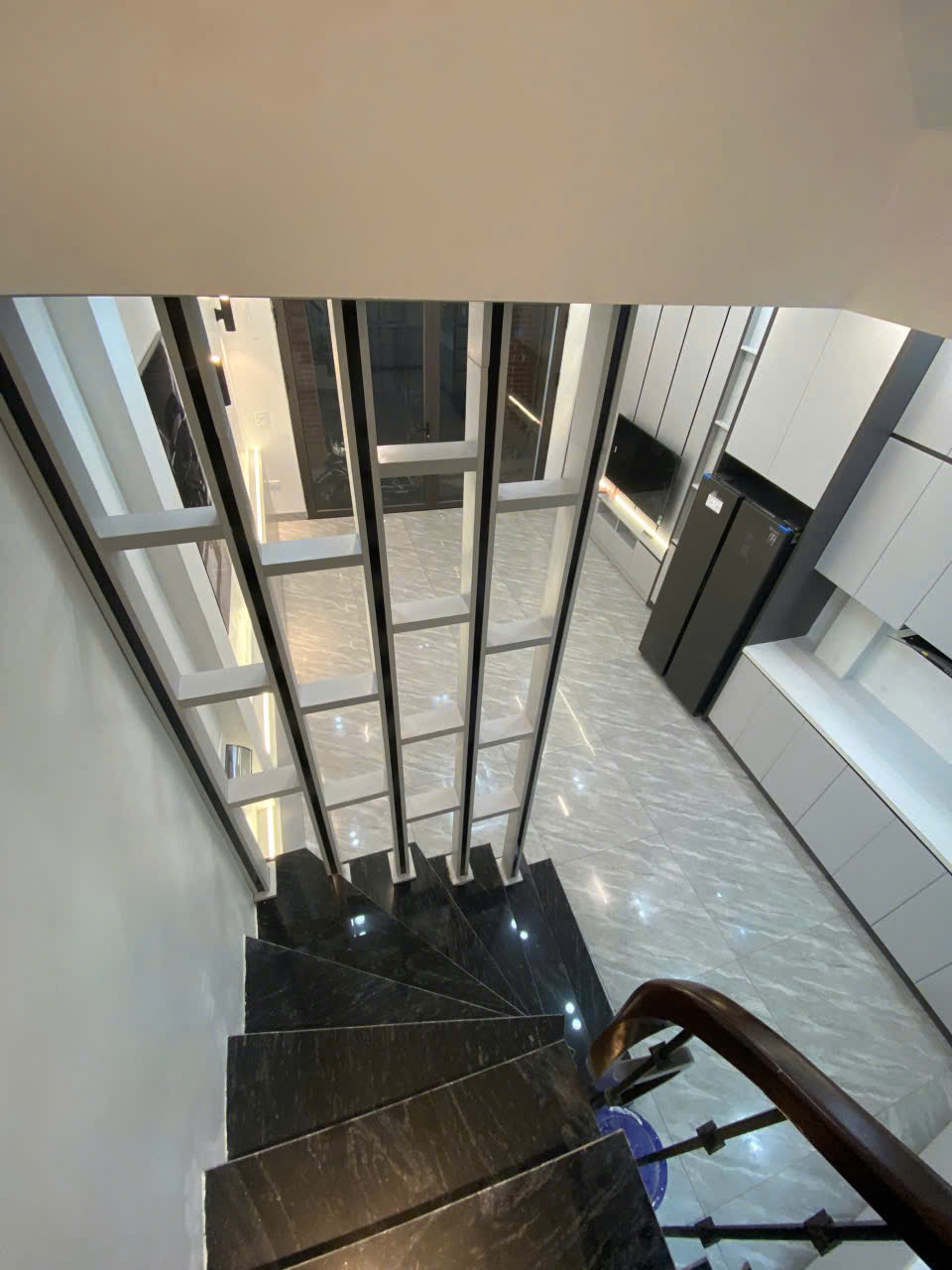 NHÀ DÂN XÂY, NỘI THẤT HIỆN ĐẠI, THOÁNG SÁNG